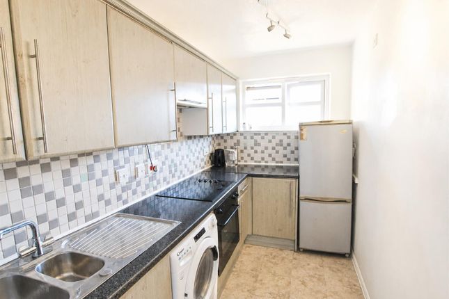 16, Abenberg Way, Brentwood photo 4