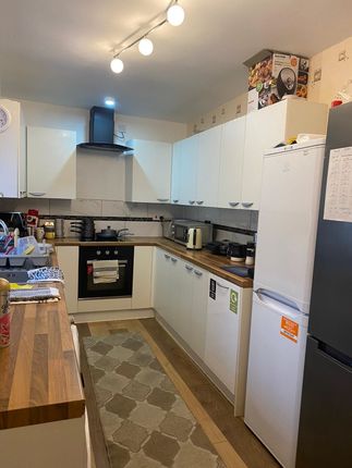 Thumbnail Shared accommodation to rent in Corporation Road DL3, Room In Shared House