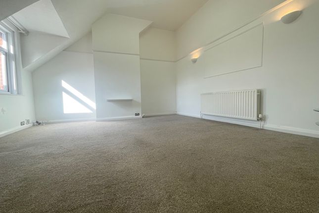 Flat to rent in Parkstone, Poole