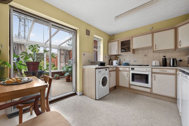 27, Burrow Road, London photo 2