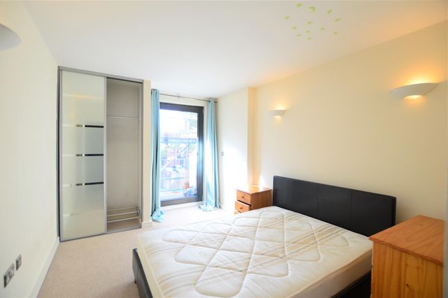 15, Mosaic Apartments, Slough photo 2