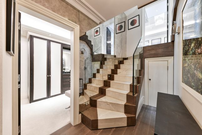Mews house for sale in Pavilion Road, London