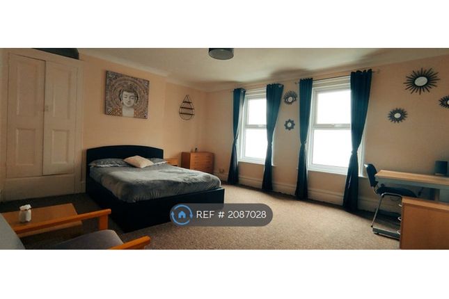 Room to rent in Kingston Road, Portsmouth