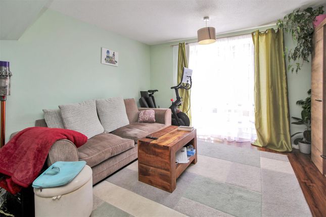 29, Balmoral Close, Wellingborough photo 3