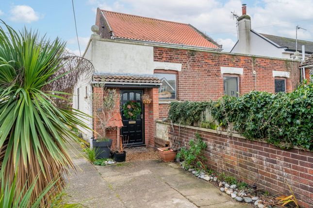 77 Beach Road, Great Yarmouth photo 2
