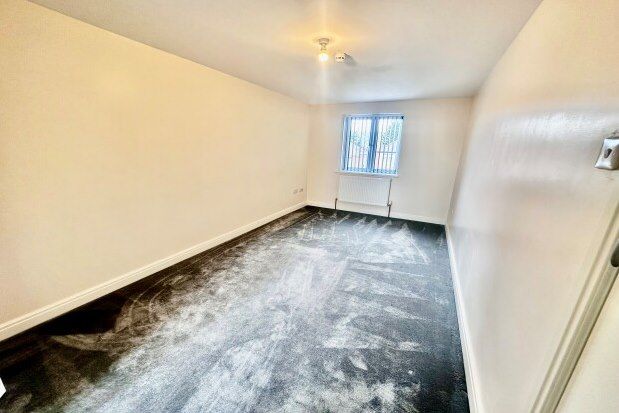 Thumbnail Room to rent in Basildon Avenue, Ilford
