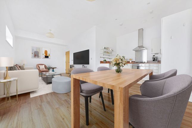 Flat for sale in West Green Road, London