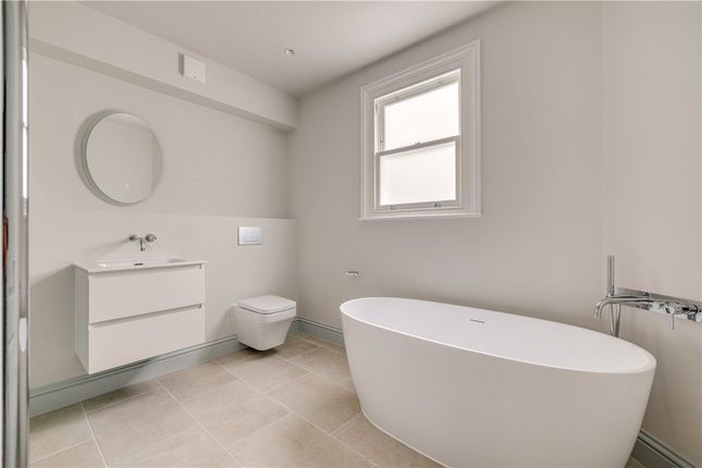 127, Astonville Street, London photo 4