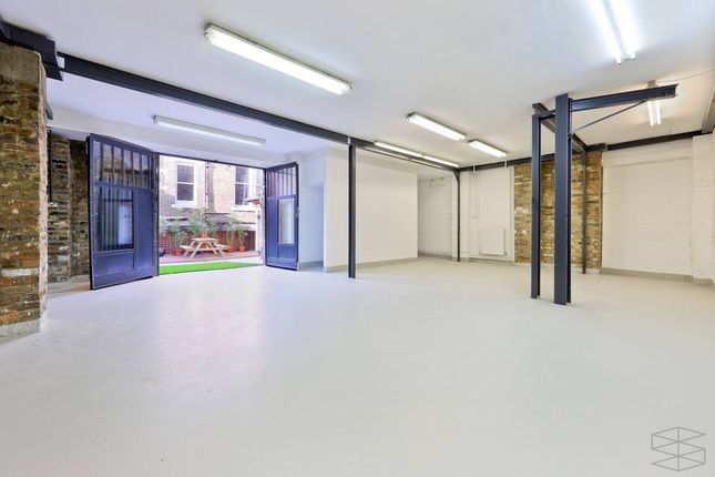 Office to let in 98 Clarence Road, Hackney, London