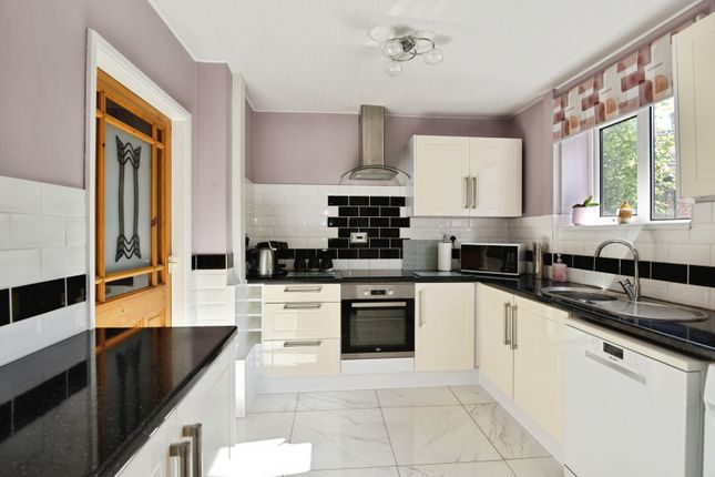 1, Alder Grove, Staffordshire photo 3