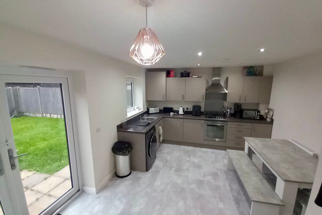 2c, Emmott Close, Heywood photo 4