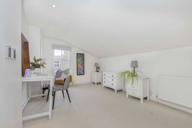 48B, Thirsk Road, London photo 3