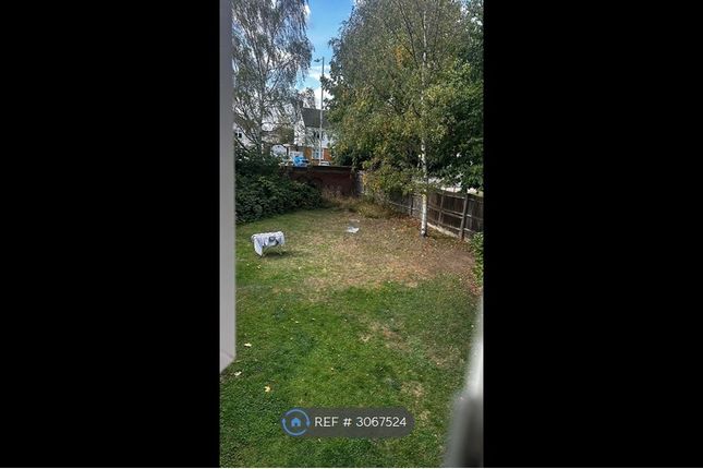 Flat, Natasha Court Mimosa Close, Romford photo 3