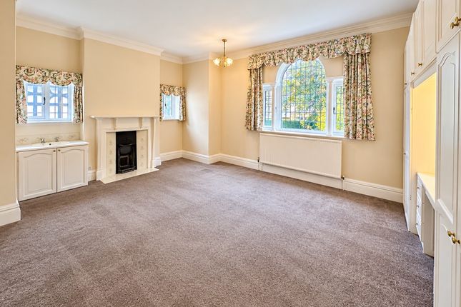 HARROGATE photo 5