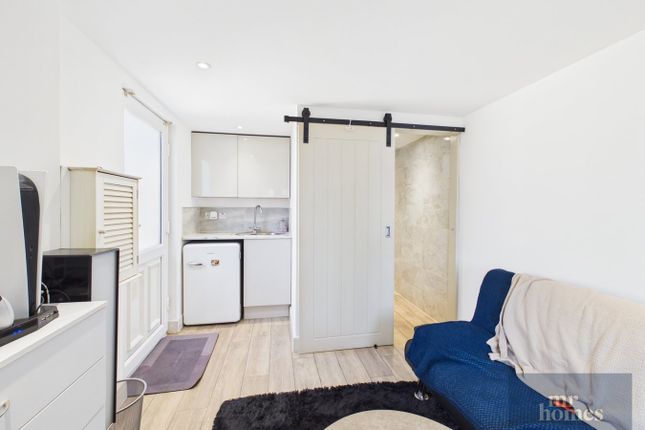 9, Woodlands Park Drive, Cardiff photo 4