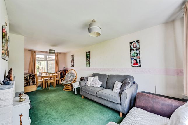 285, Penhill Drive, Swindon photo 4