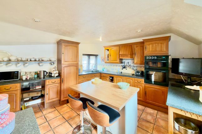 West Barn,, Norcombe Farm, Sidmouth photo 4