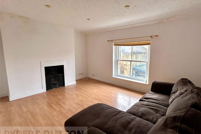 Flat to rent in Lord Street, Halifax, West Yorkshire
