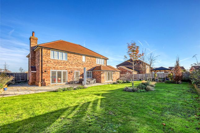 18, Little Ridings Lane, Essex photo 4
