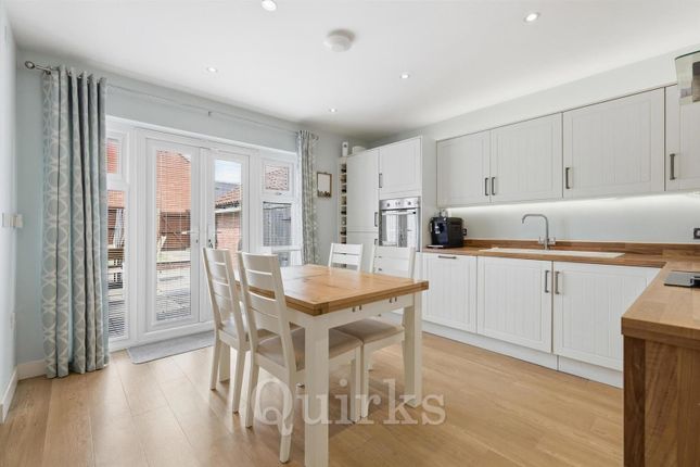 18, Abingdon Close, Basildon photo 3