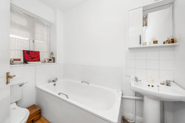 Flat for sale in Clive Road, Dulwich, London