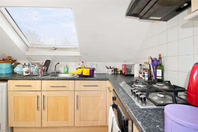 Flat 5, 54, Forest Drive West, London photo 3