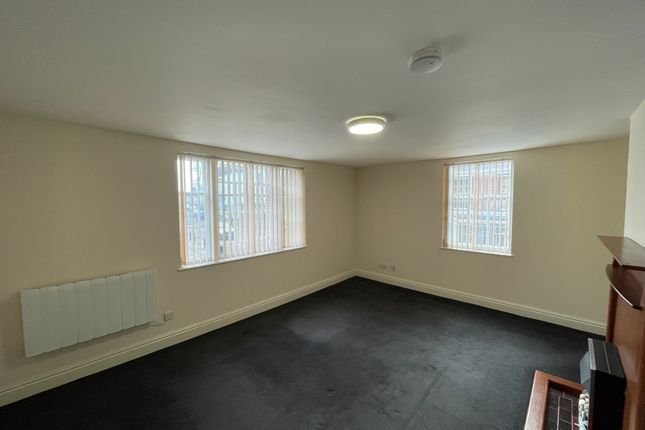 Flat to rent in Market Street, Atherstone