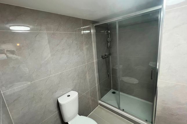 Room 6, 102 Currey Road, Greenford photo 2