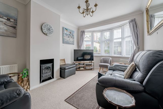 218 Carlton Road, Lowestoft photo 3