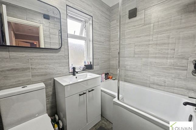 46 Maeshafod, Abertillery photo 4