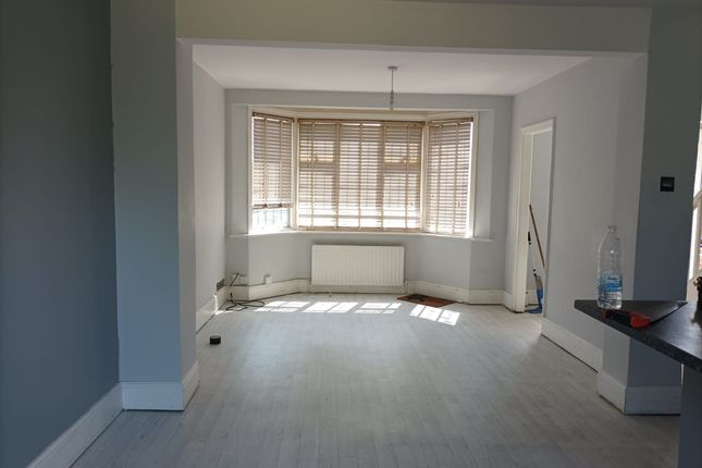 104 Brackley Square, Woodford Green photo 2