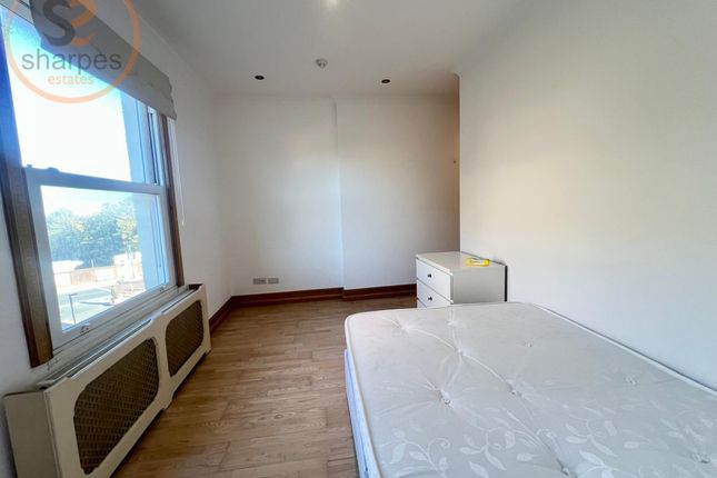 Copy of Copy of 166A Room 2 St. James's Road, Croydon photo 3