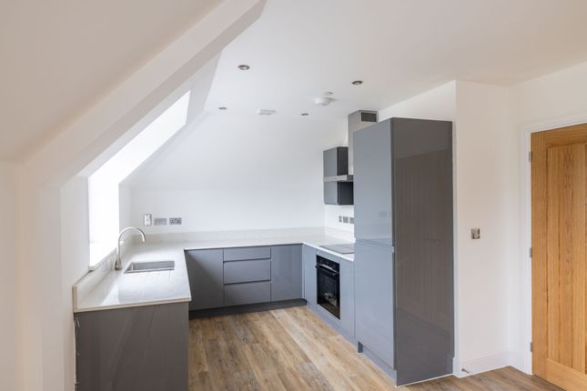 8 St. Georges Court, Coulsdon photo 3