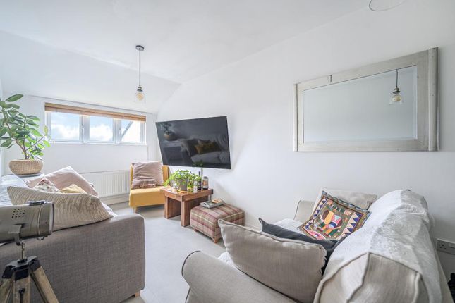 FLAT 4 THOMAS HOUSE, Stoke Poges, Slough photo 2