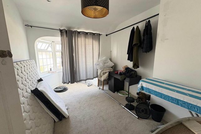 14, Willrose Crescent, London photo 5