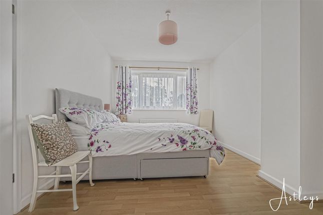 10, Three Cliffs Drive, Swansea photo 4
