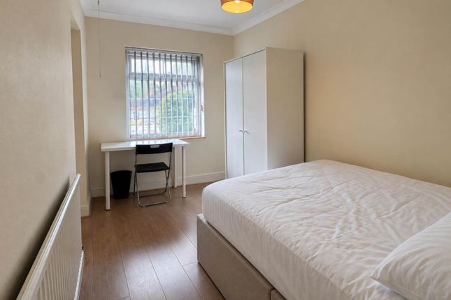 Studio house on Room 3 Twyford Abbey Road, Twyford Abbey Road, London, £700/mo