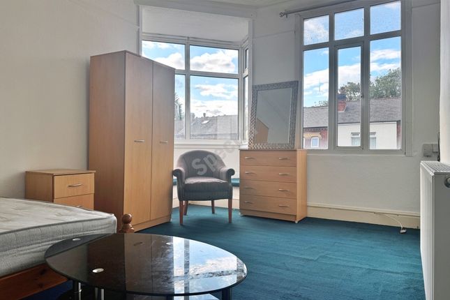 Split Level Spacious One Bedroom Flat In Tyseley, Birmingham B11