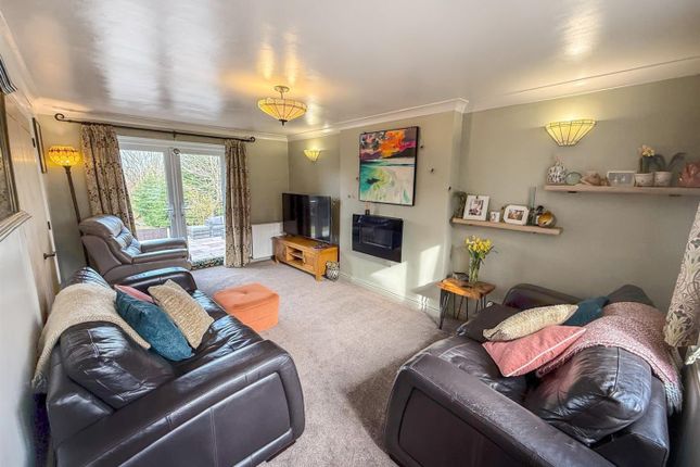 12, Ecclesbourne Drive, Derbyshire photo 2