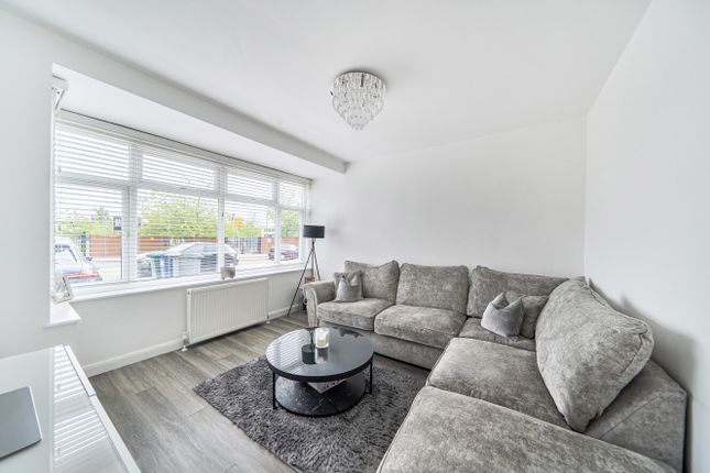 24, Chestnut Grove, Barnet photo 4