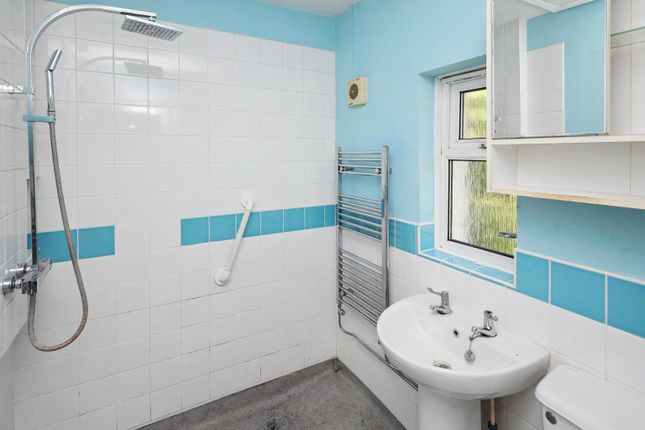 4, Wyllyotts Close, Potters Bar photo 5