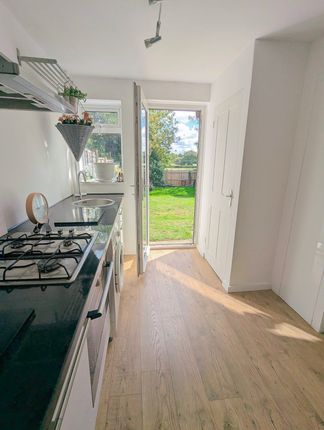 23, Mills Crescent, Sevenoaks photo 4