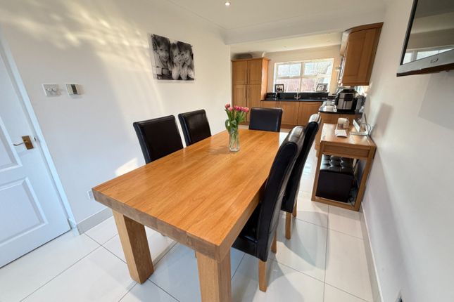 40 Grange Road, Barton-Le-Clay, Bedfordshire photo 3