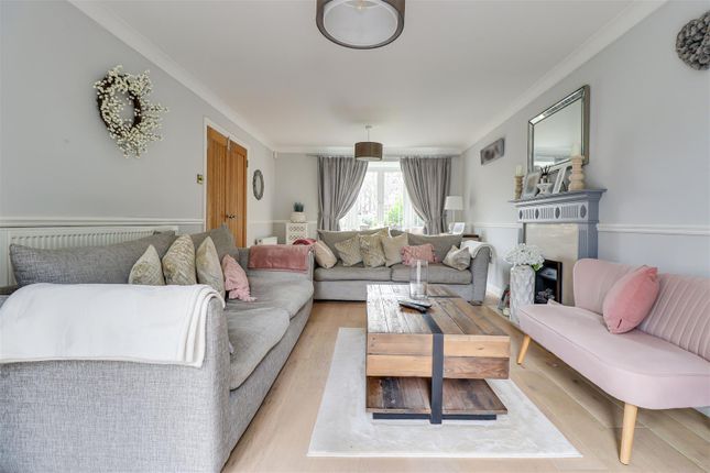 35, Hackamore, Benfleet photo 4