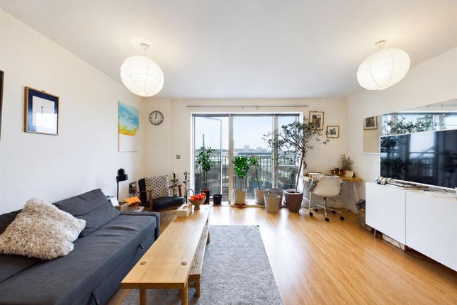 Flat 43, Luma Apartments, Central Way, London photo 3