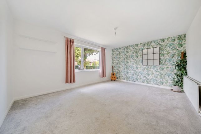 21, Merrow Court, Guildford photo 3