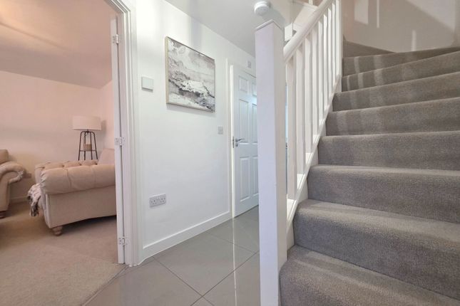 22, Kestrel Avenue, Barnsley photo 2
