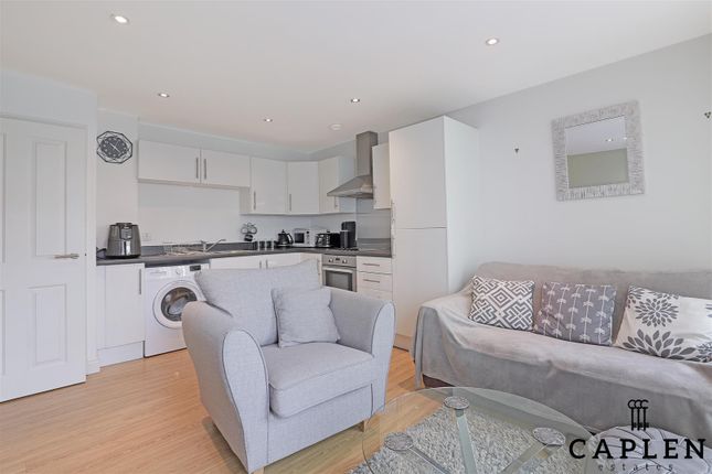 Thumbnail Flat for sale in High Road, Loughton