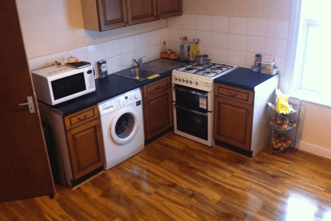 Ensuite Room Close To Ilford Station Ideal For Working Female- Â£650 Pcm