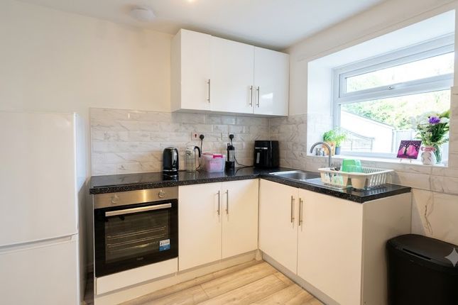 19, Givendale Drive, Manchester photo 4